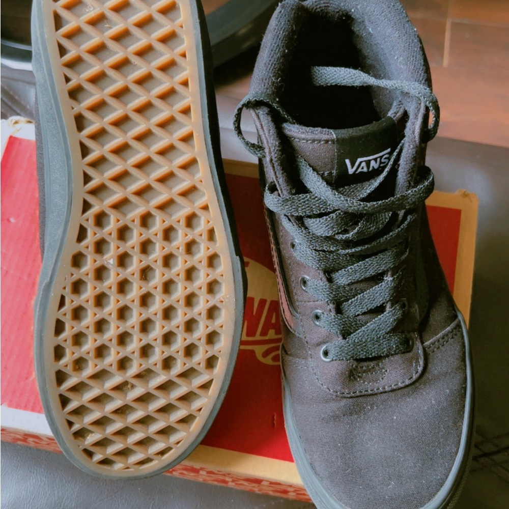 Vans Men's Black and Tan Sneakers